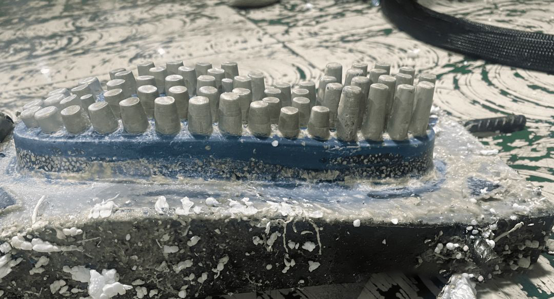 勝明模具干冰清機(jī) 鞋模脫膜后利用干冰清洗模具